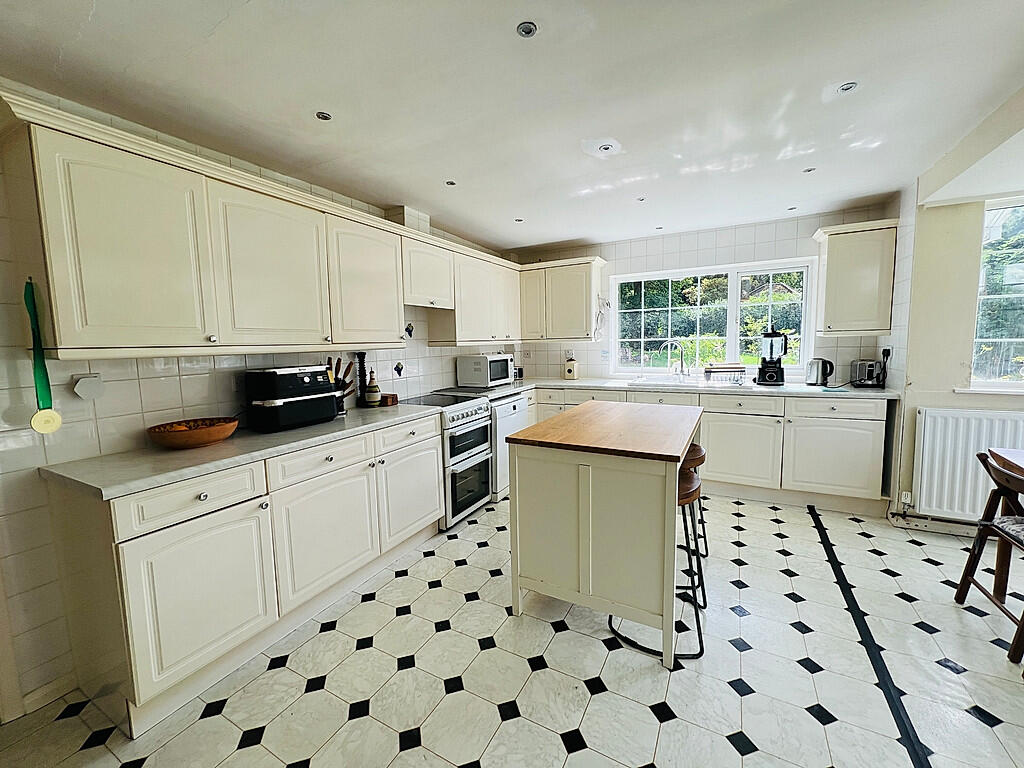 House in Luton - View 5