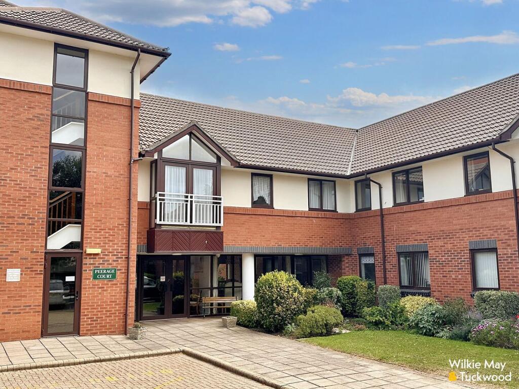 2-bed flat on Vennland Way, Minehead, £49,000