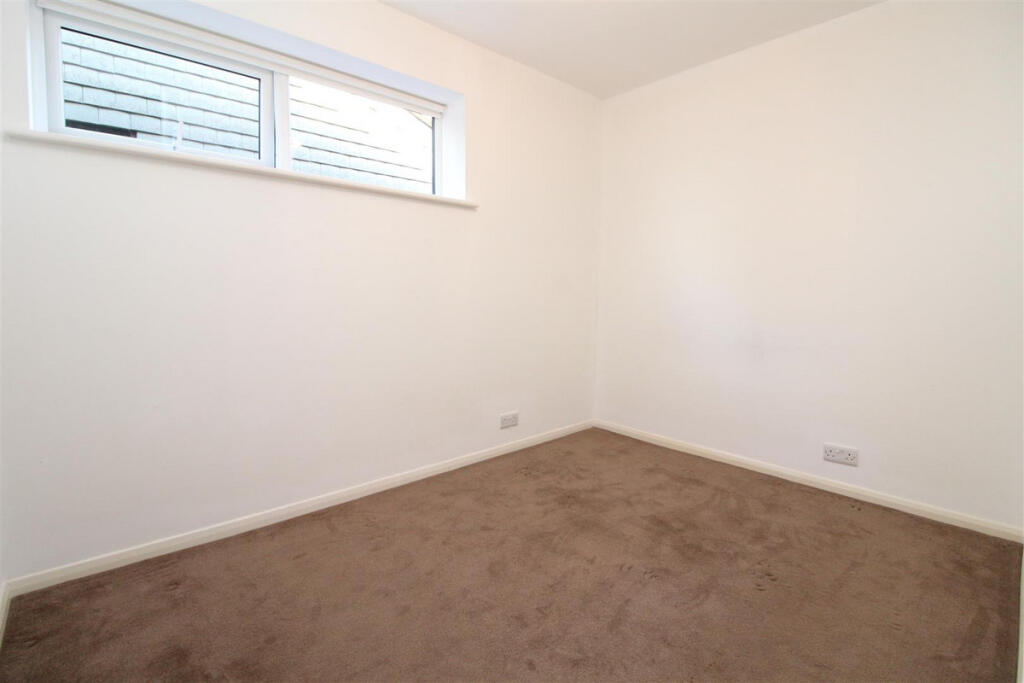 Oaklands, Penhill Road, Lancing photo 4