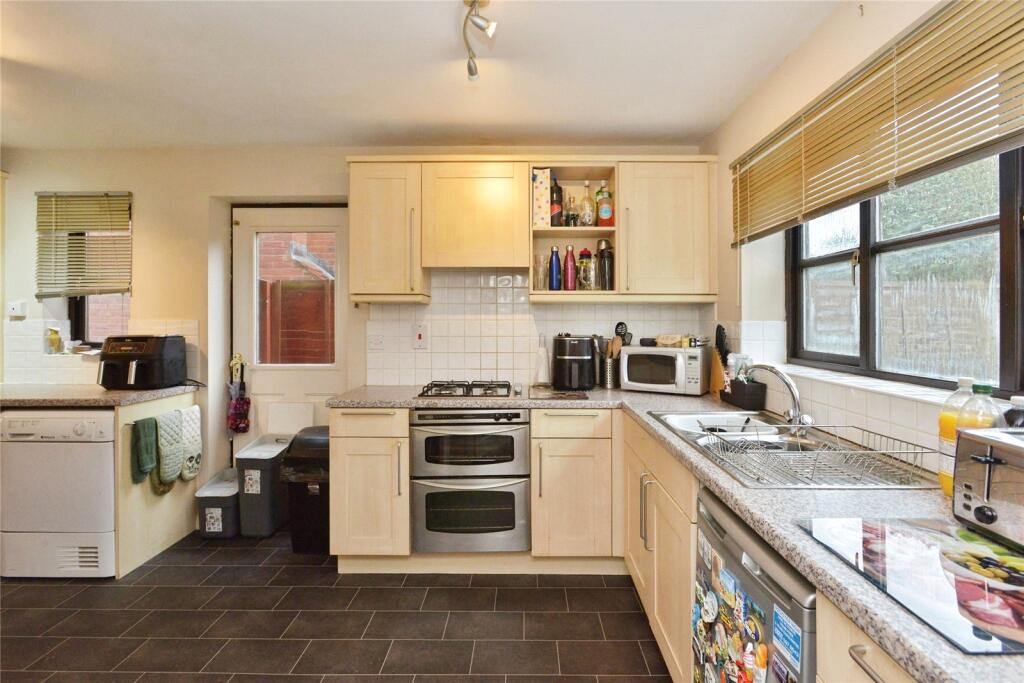 Upper Wood Close, Shenley Brook End, Milton Keynes, Buckinghamshire, MK5 photo 4