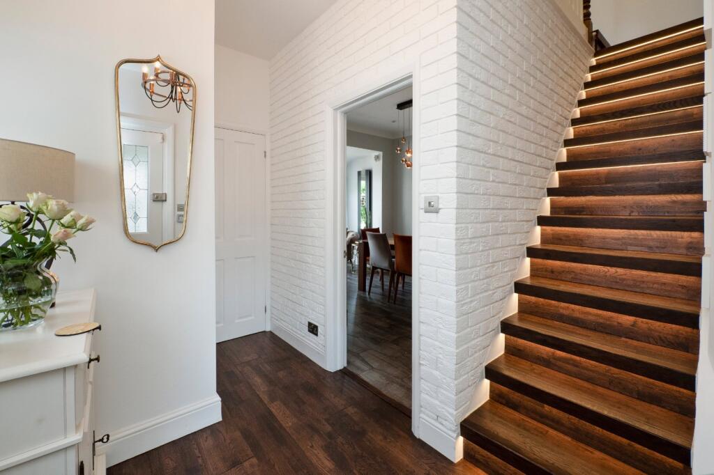 House in Sutton - View 4