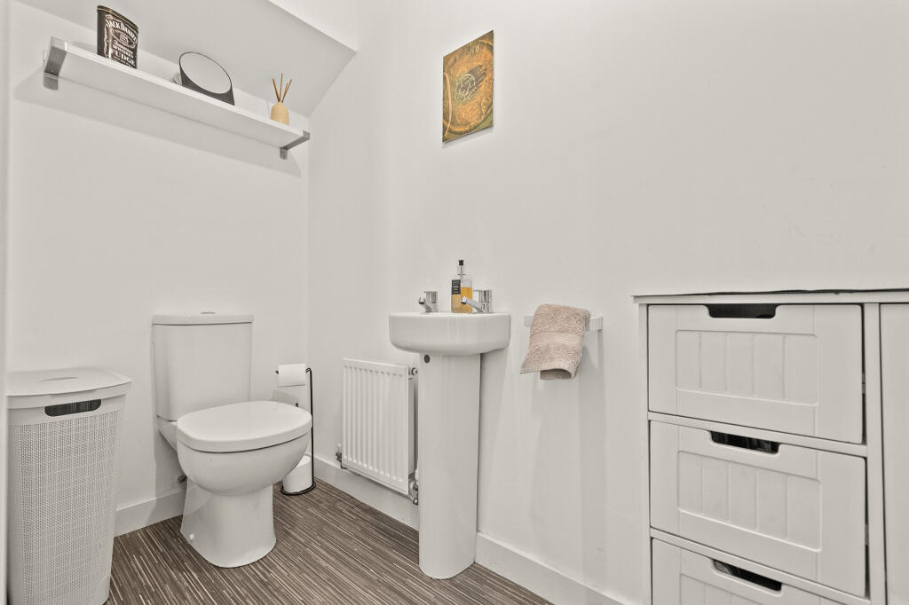 House in Falkirk, New Carron Village, Bainsford - More