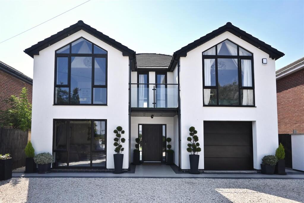 5-bed detached on Gildingwells Road, Woodsetts, Worksop, £700,000