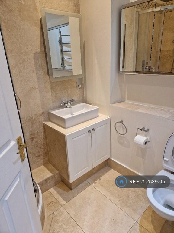 4 bedroom semi-detached house for rent