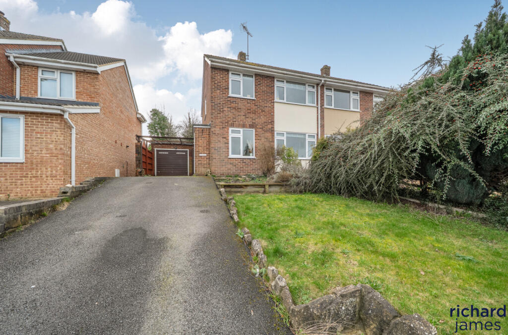 3-bed semi-detached on Newland Road, Moredon, Swindon, SN25, £280,000
