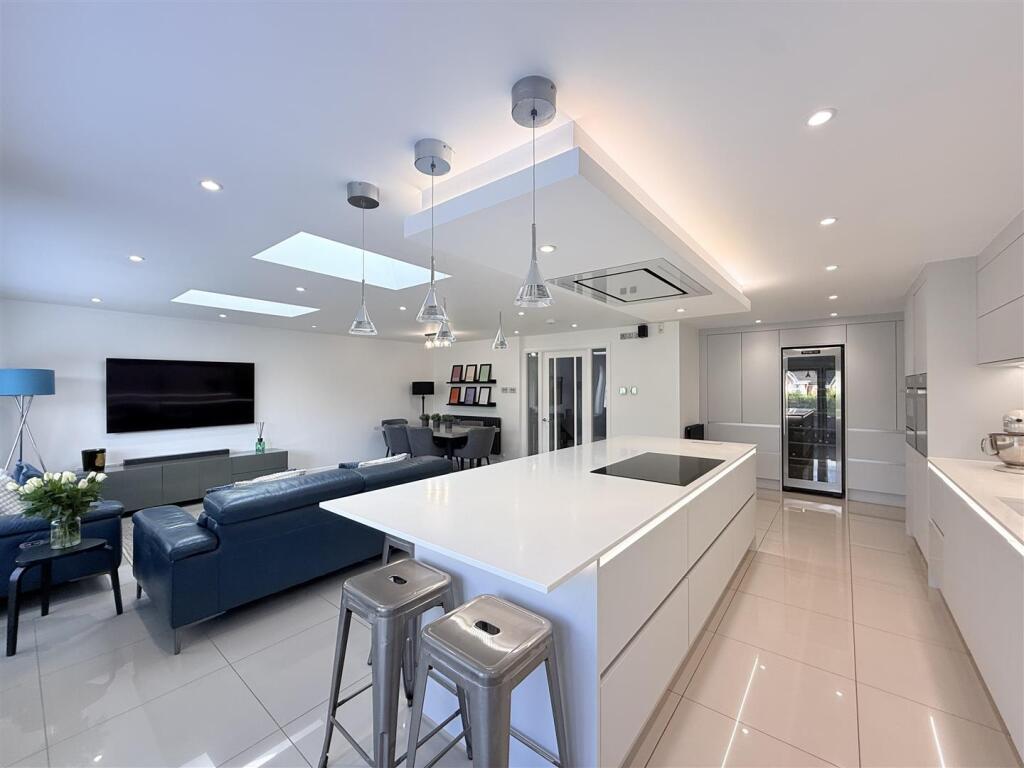 House in Tameside, Greater Manchester - View 5