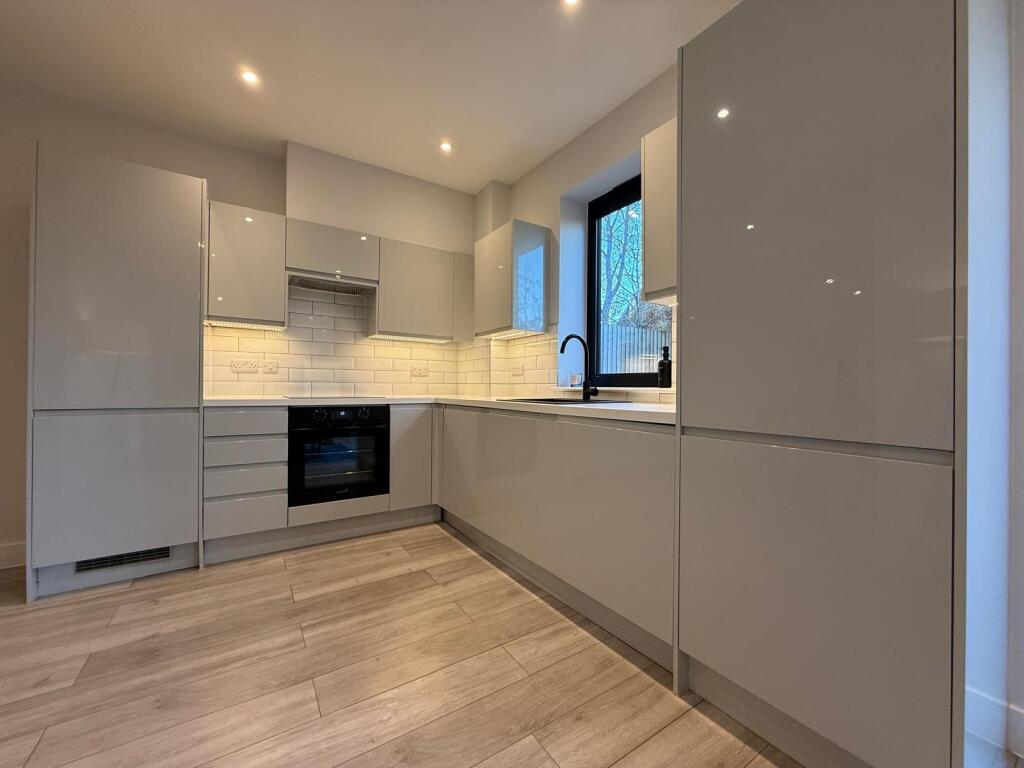 Apartment in London, Bellingham, Southend - View 3