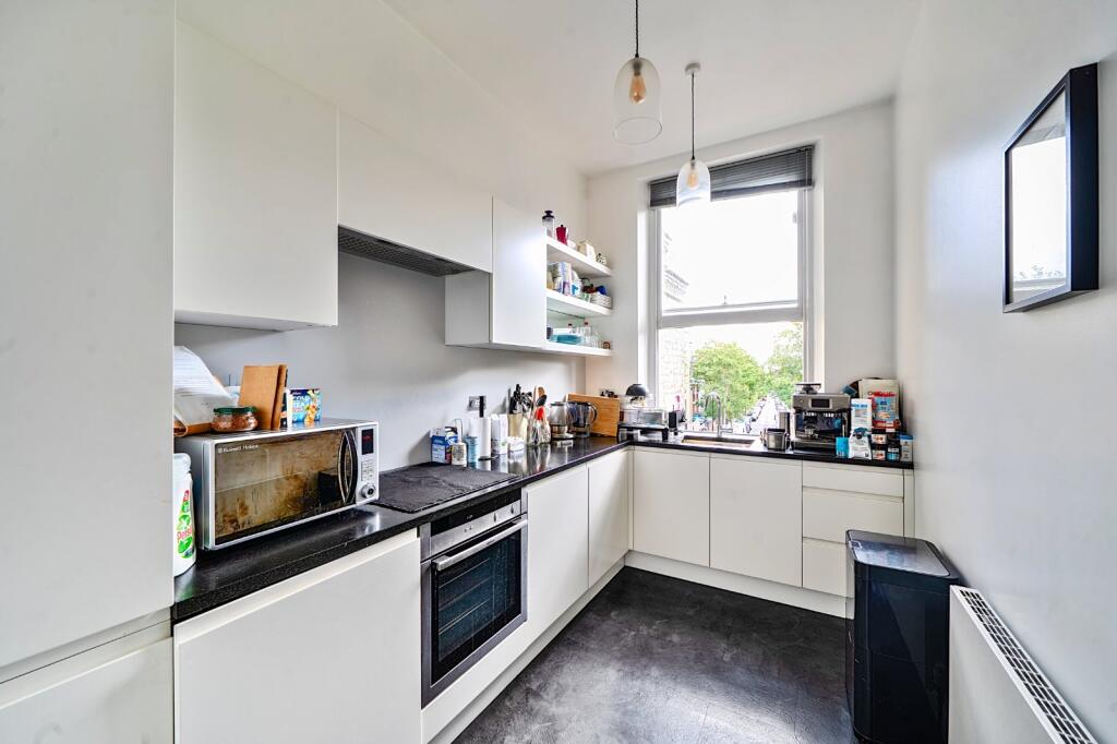 Apartment in London, Kilburn - View 3