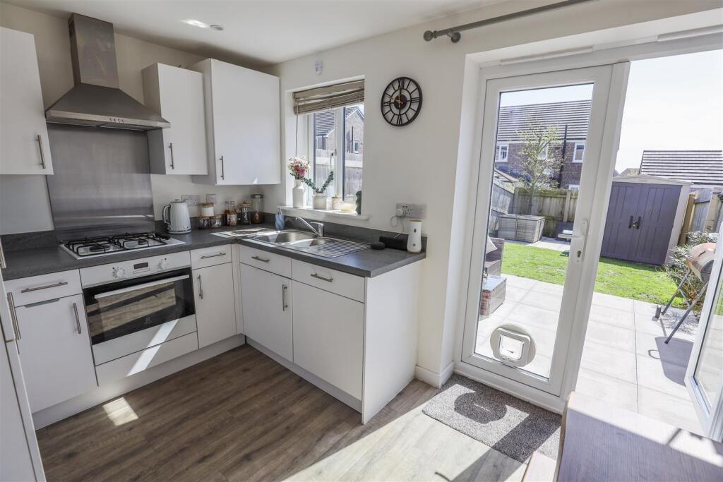 88 Plasnewydd Walk, Llantwit Major, Vale Of Glamorgan, CF61 2YZ photo 3