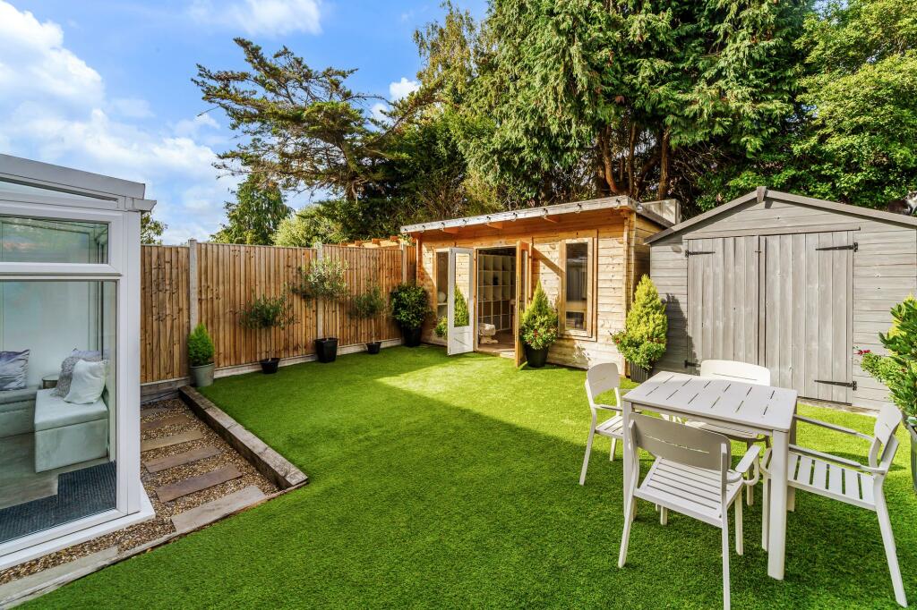 House in Sutton - View 4