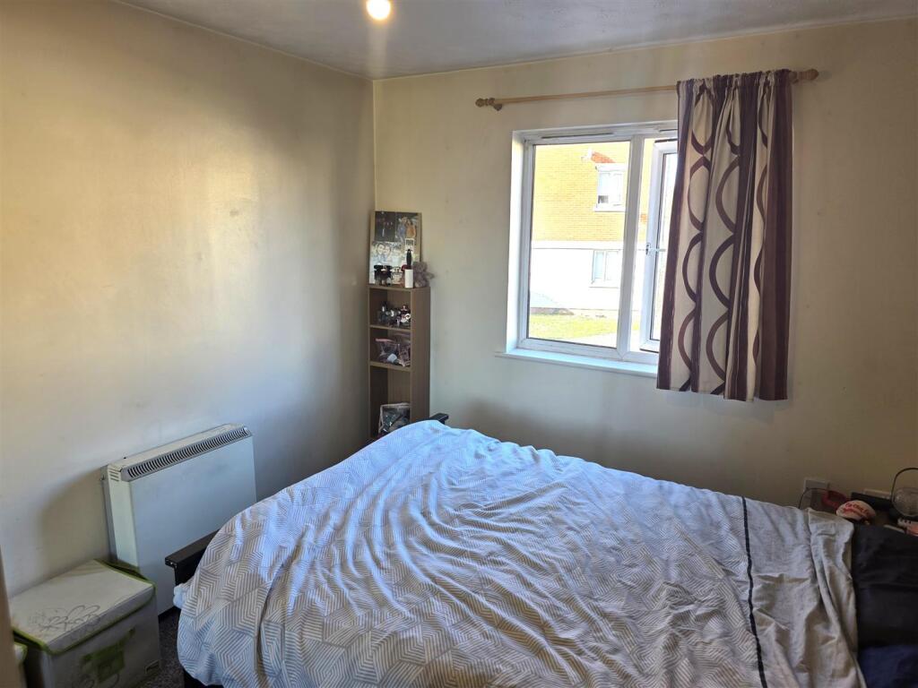 Apartment in Romford - View 5
