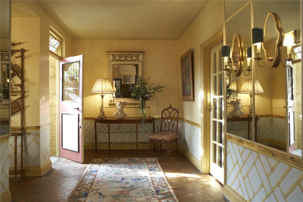 6 bedroom semi-detached house for rent