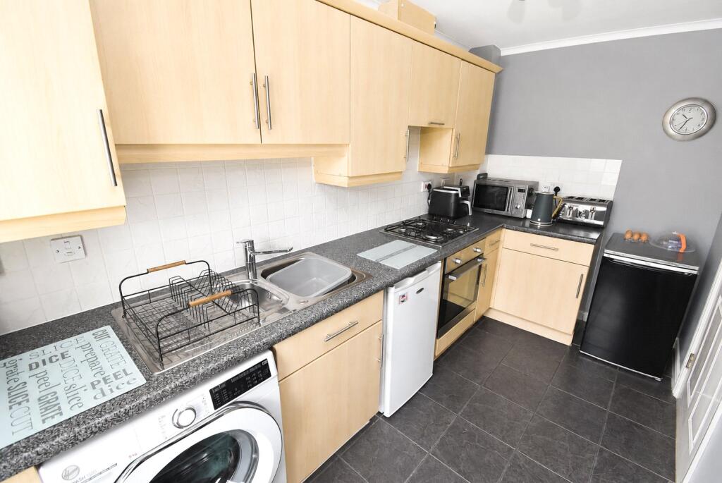House in Houghton Regis, Central Bedfordshire - View 2