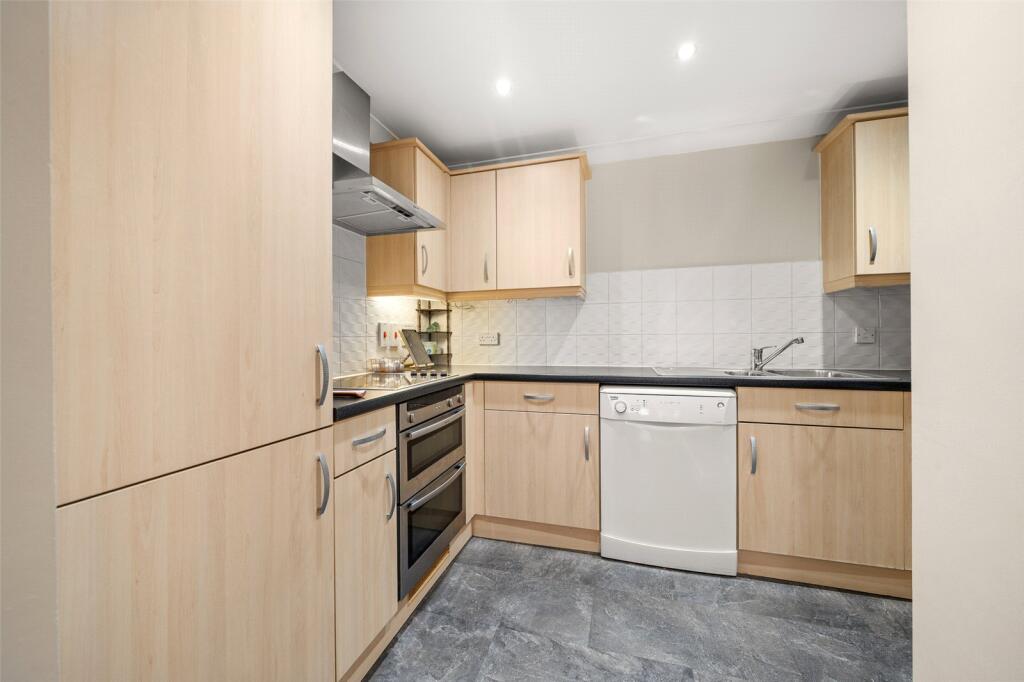 Apartment in Reading - View 4