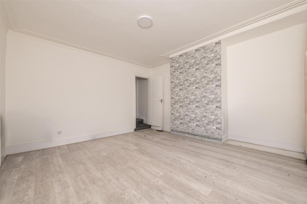 Oak Street, Elland photo 2