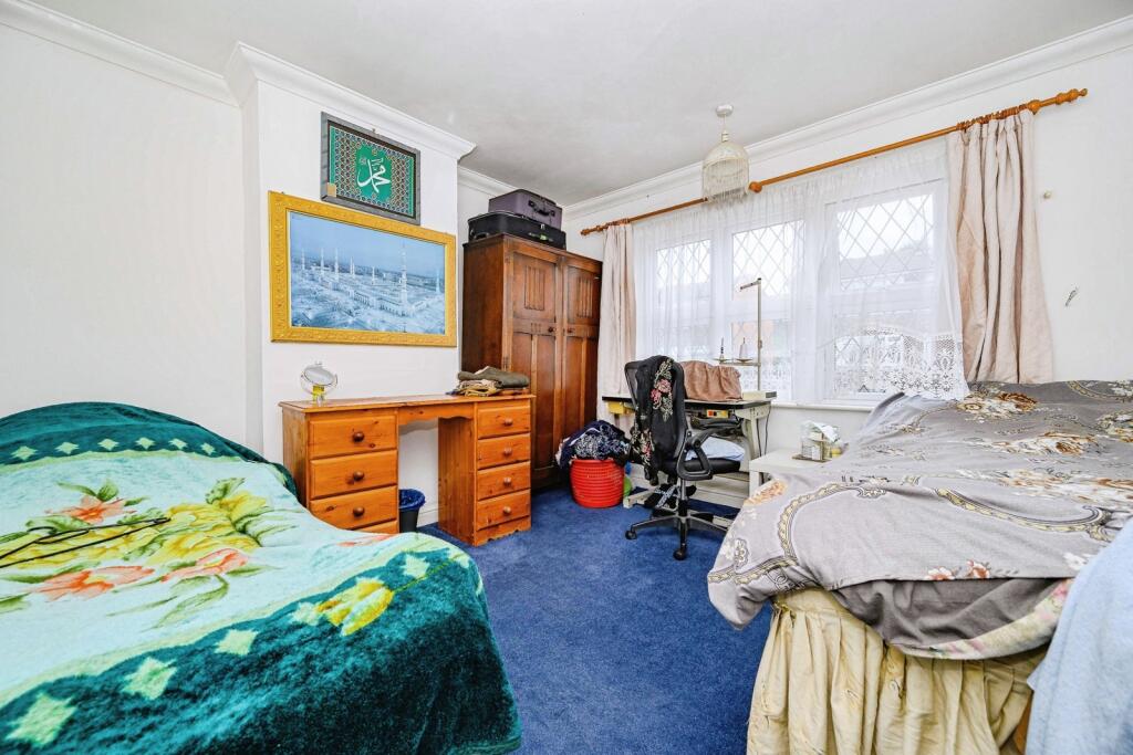 House in Bedfordshire, Luton - More