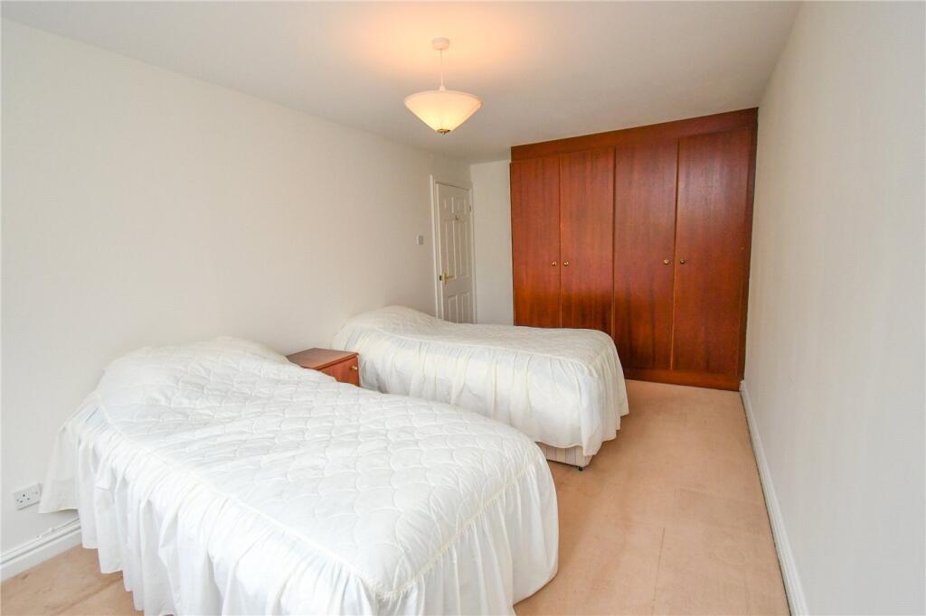 Apartment in West Kirby, Grange - View 4