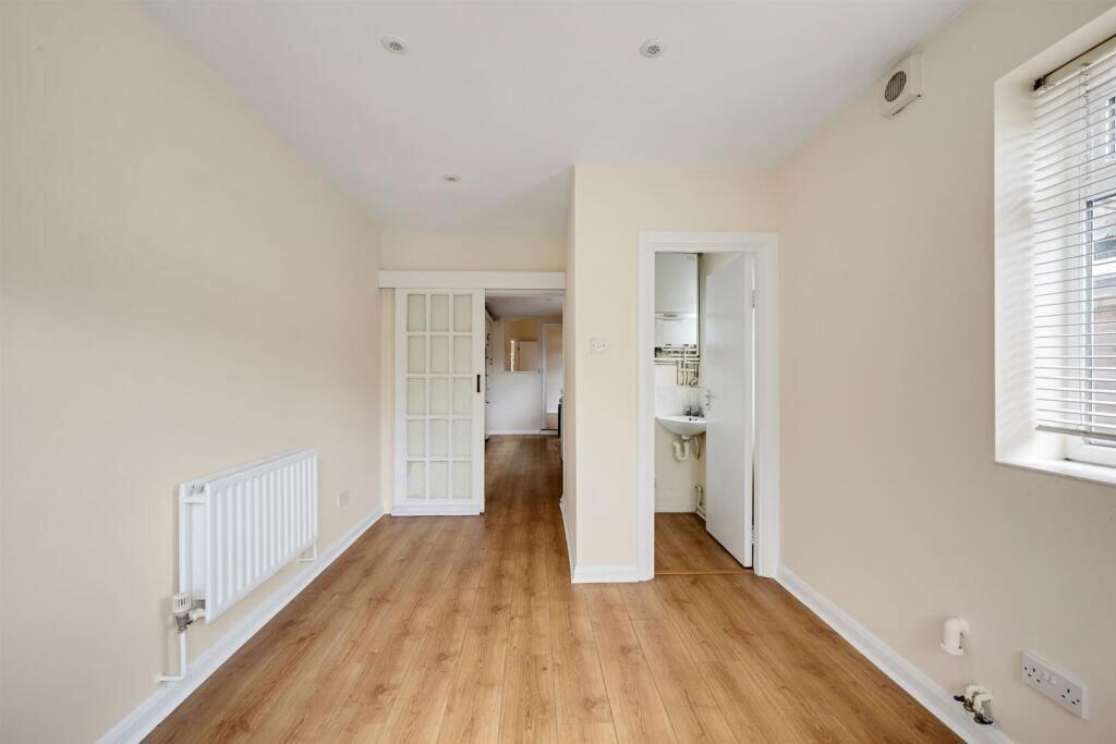 House in London - View 5