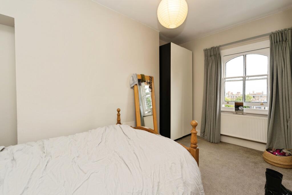 Apartment in Richmond, Petersham - More