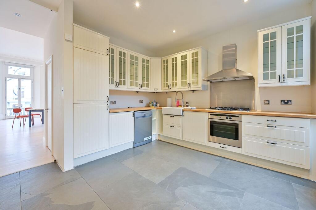4 bedroom flat for rent