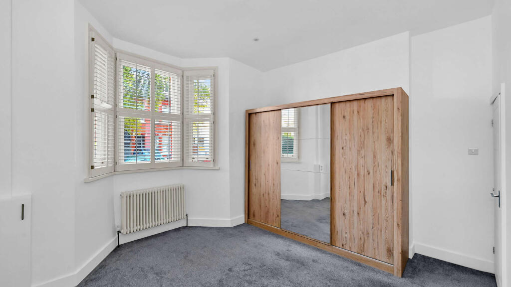 Silver Crescent, London, W4 photo 4
