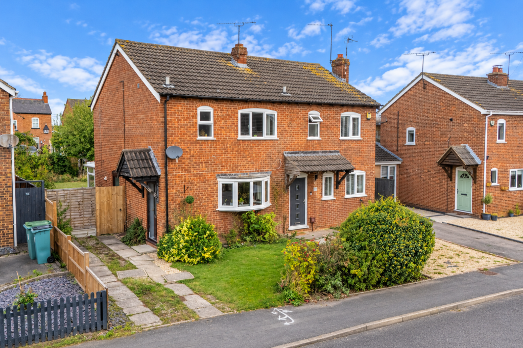 3-bed semi-detached on Underwood Drive, Stoney Stanton, Leicester, Leicestershire, £240,000