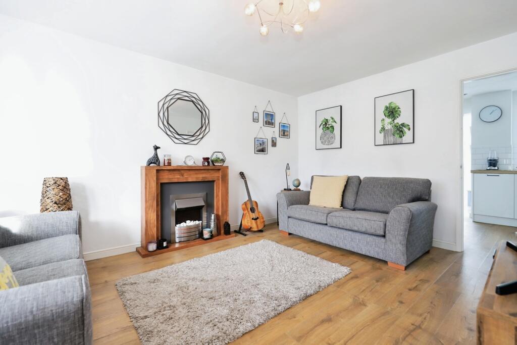 Stephenson Drive, Perton, Wolverhampton, Staffordshire, WV6 photo 2