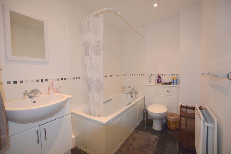 Apartment in Harrow - More