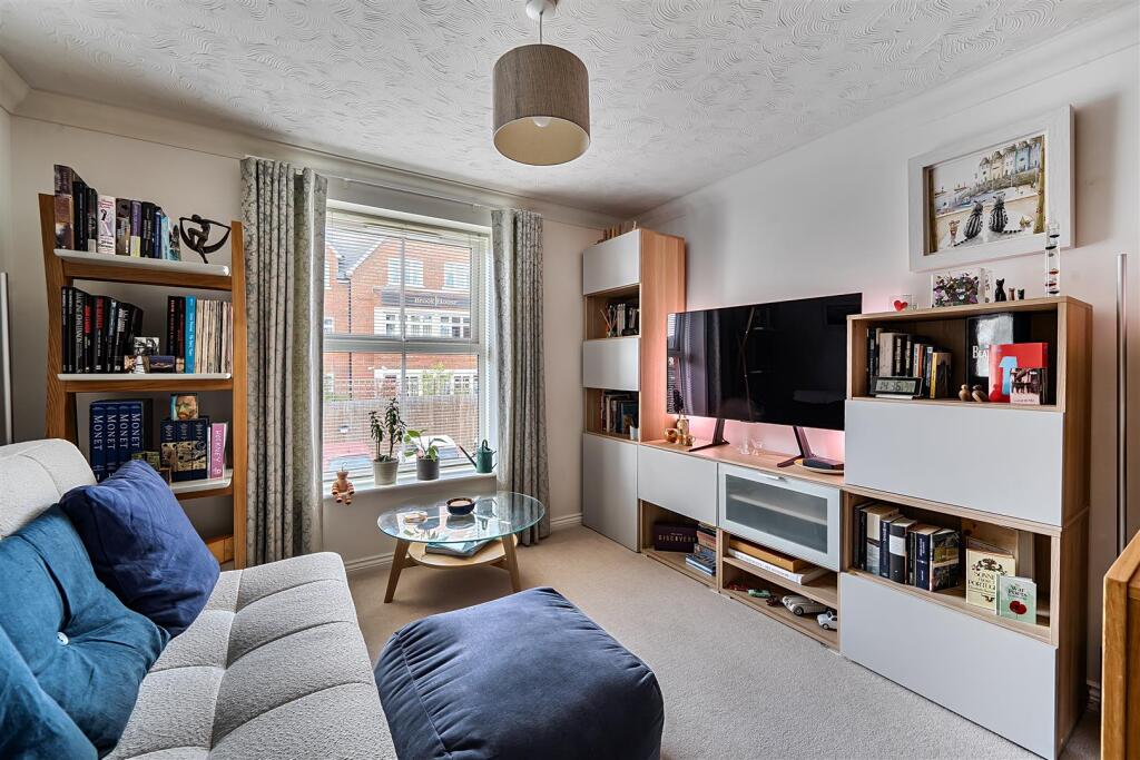 Apartment in Towcester, West Northamptonshire - View 2