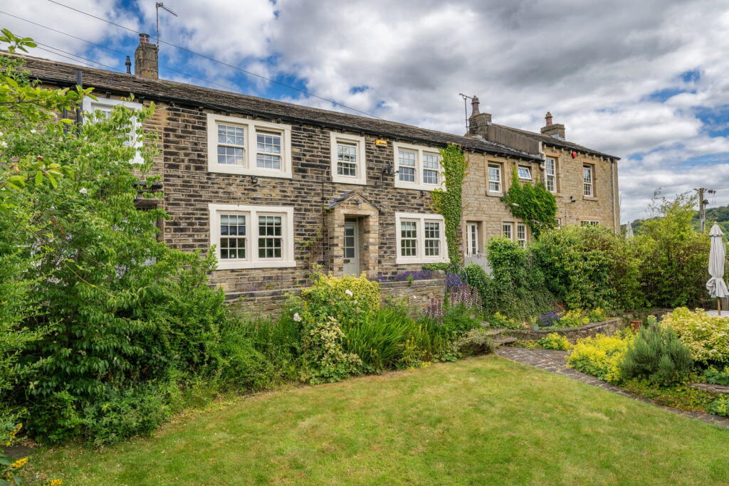 3-bed house on Sharp Lane, Almondbury, Huddersfield, HD4 6SS, £425,000