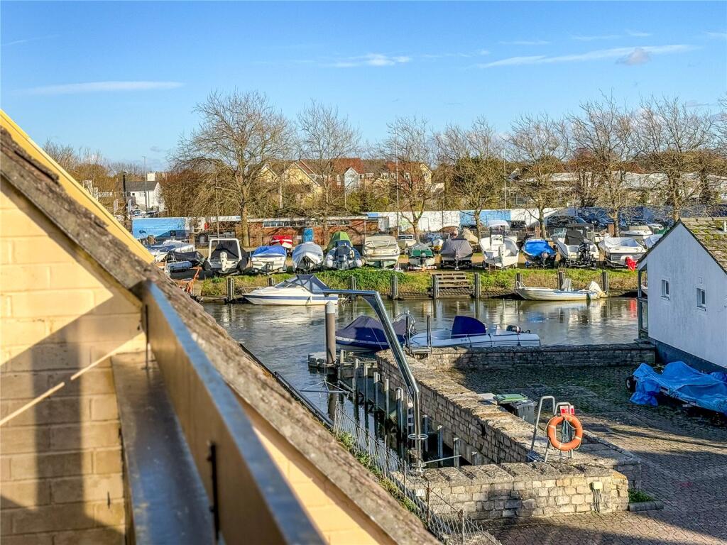 Apartment in Dorset, Bournemouth, Christchurch and Poole - View 3