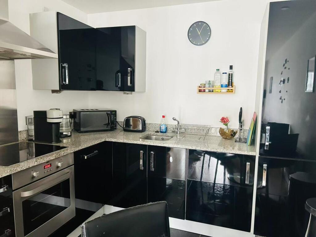 Apartment in London - View 5