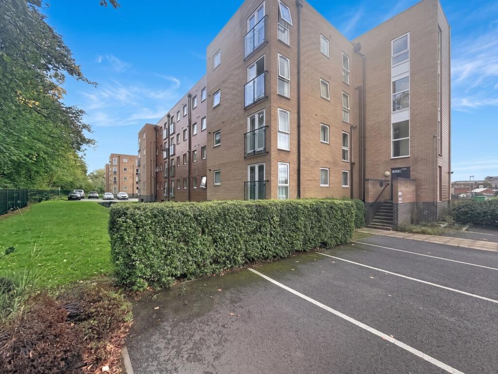 Main image of property: 45 Pavilion Close, Leicester, Leicestershire, LE2