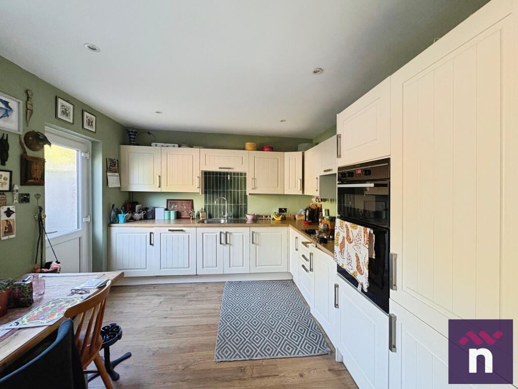 Foxley Close, Warminster, BA12 photo 2