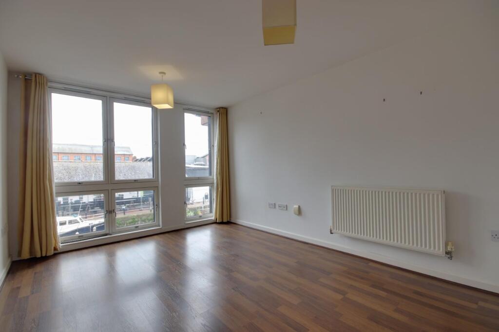 Apartment in Gloucester - View 5