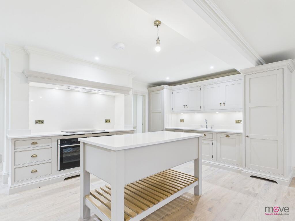 Apartment in Gloucester - View 5