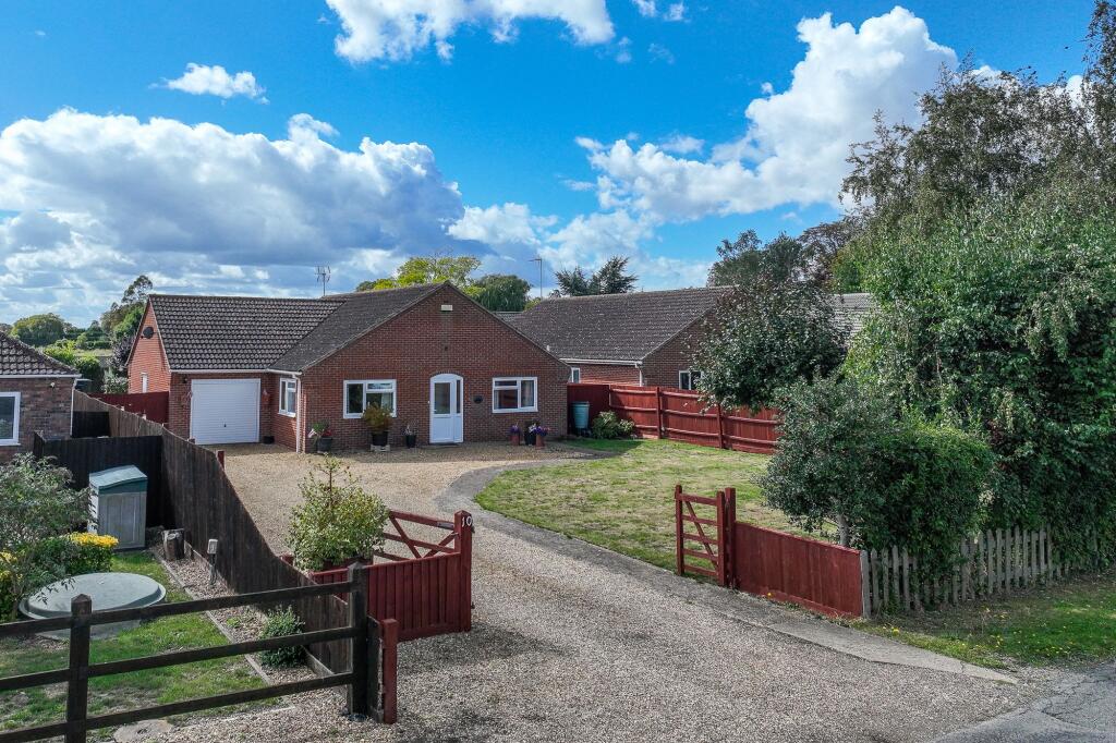 3-bed bungalow on Cross Road, Sutton St. Edmund, PE12, £300,000