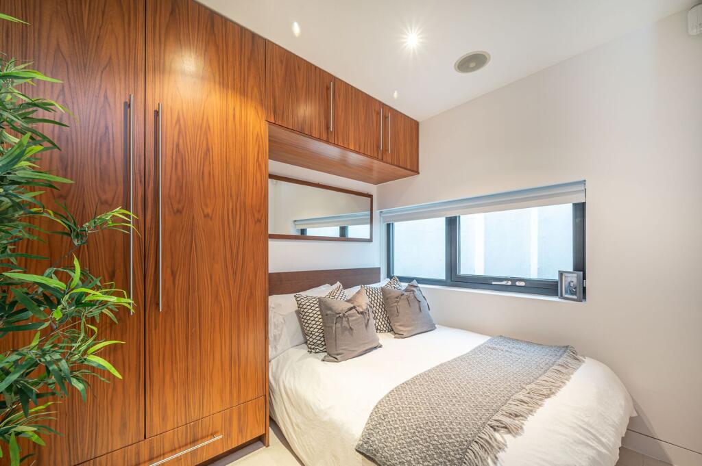 Apartment in London - More