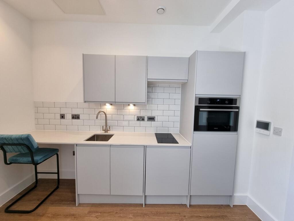 Main image of property: 2 Chapter House, Howes Place, Cambridge, CB3 0UW