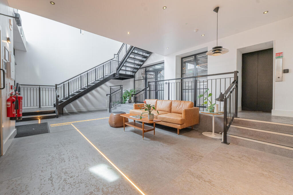 Apartment in Worcester, Worcestershire - View 4