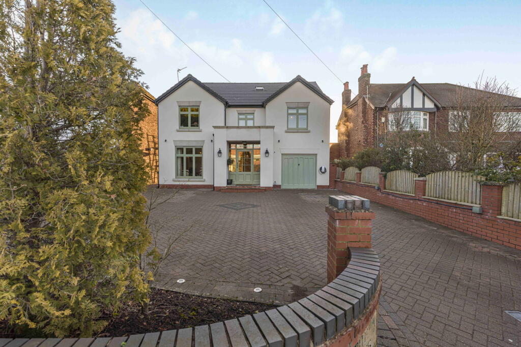 Main image of property: The Pines, Jacksons Lane