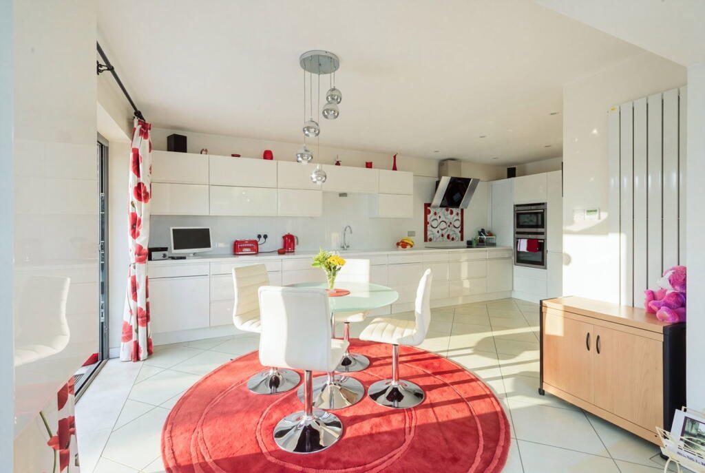 House in Reigate, South Park - View 5