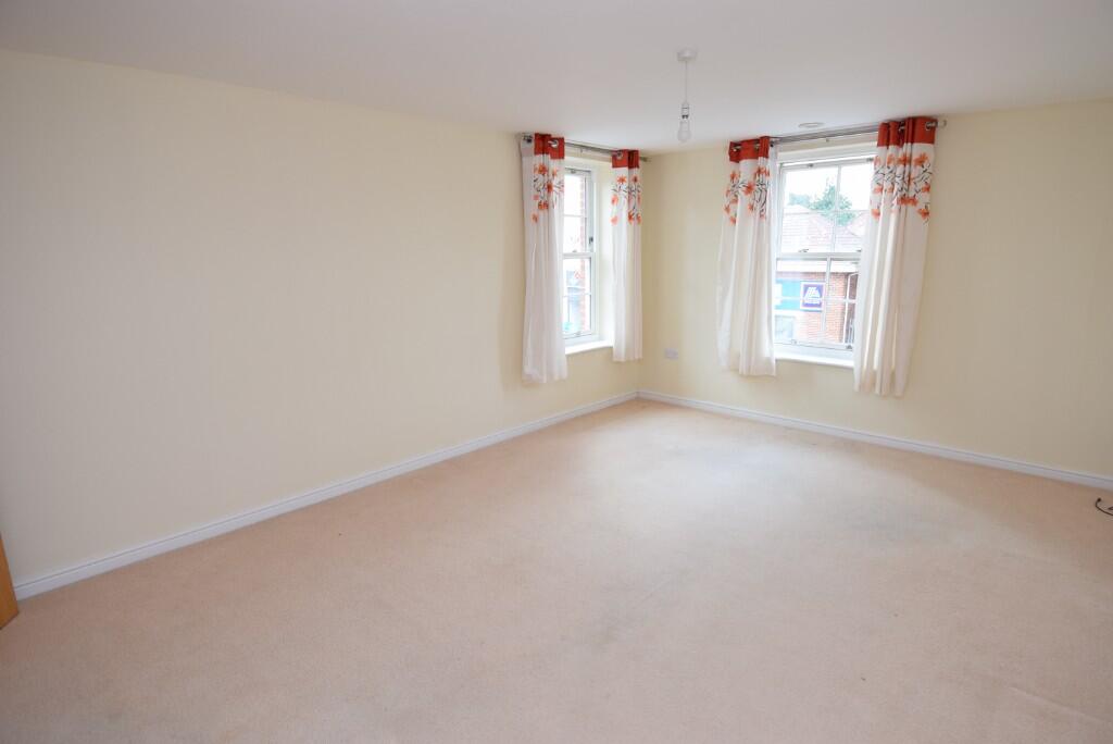 Salisbury Street, Amesbury, SP4 7FU photo 2