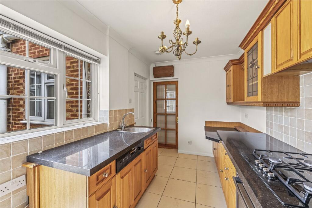 House in Twickenham - More