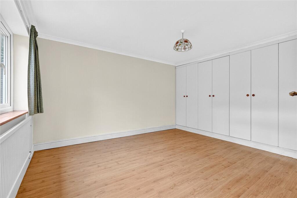 Osborne Lane, Warfield, Bracknell, Berkshire, RG42 photo 5