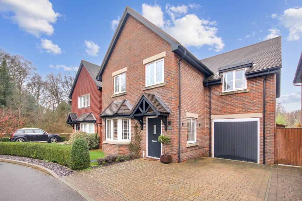 3-bed detached on Wychwood Place, RH10, £625,000