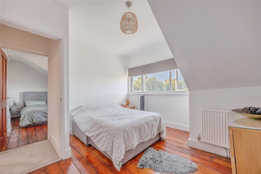 Apartment in Croydon - View 4