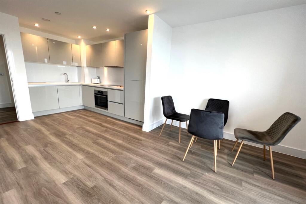 Apartment in London - View 3