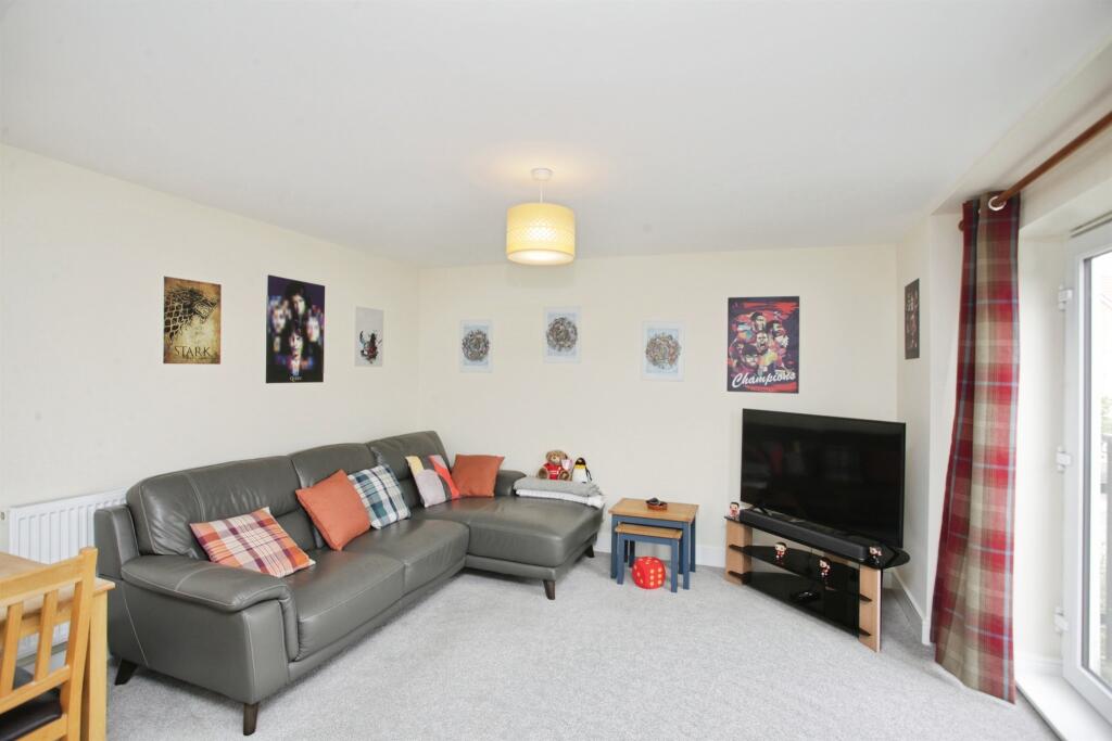 Apartment in Rugby, Warwickshire - View 4