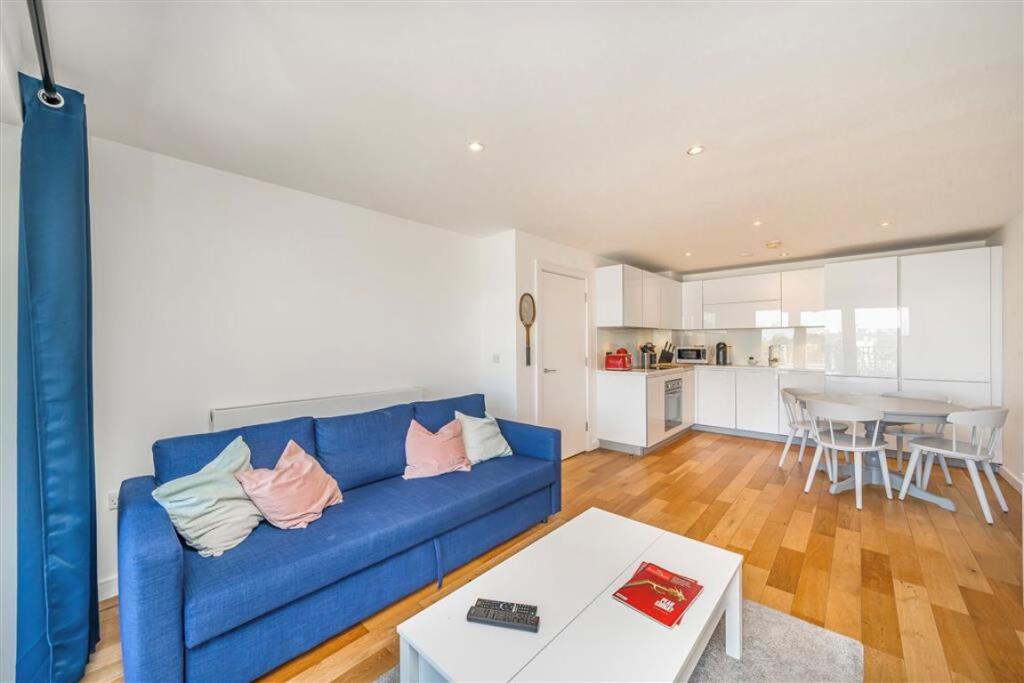 Apartment in London - View 5